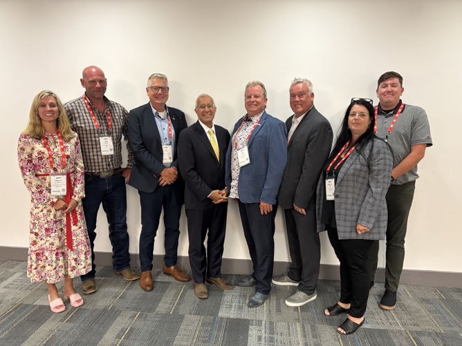 The mayor, Council and staff pose with Vic Fidelli, Minister of Economic Development and Job Creation